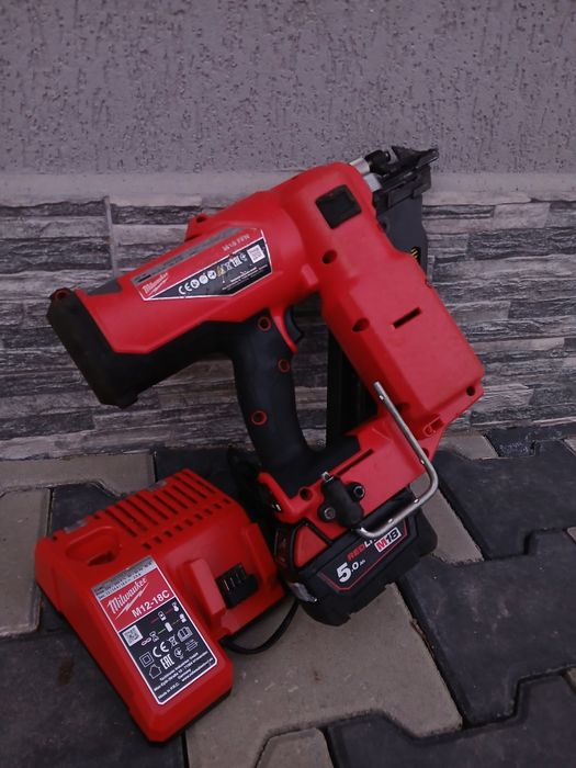 Pistol cuie Milwaukee M18 FFN impecabil
