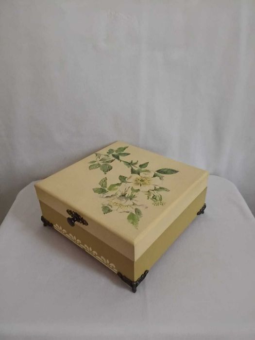 Шкатулка из дерева новая.