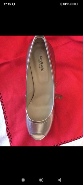 Елегантни кожени обувки