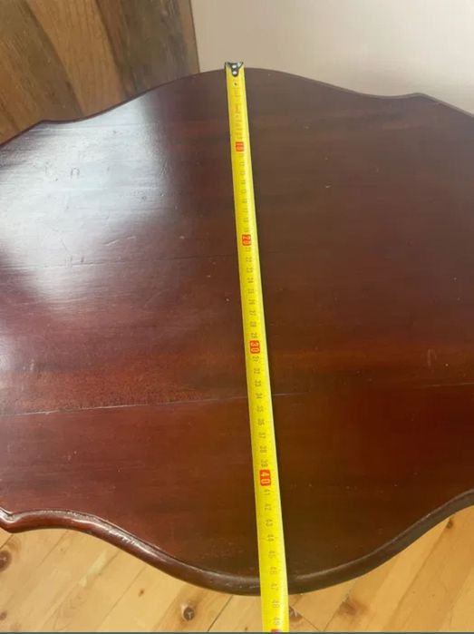 Старинна маса от дърво