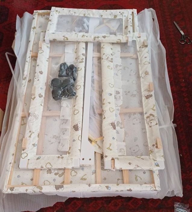 Детская кровать в упаковке