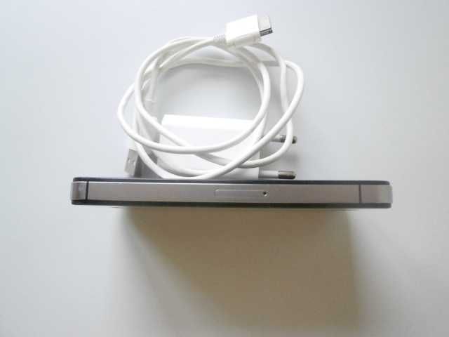 Apple iPhone 4s 64GB.