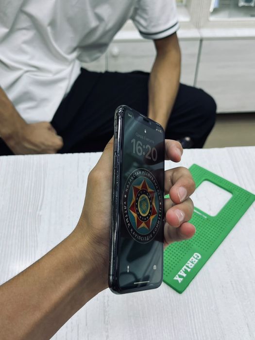 iphone xs.      .