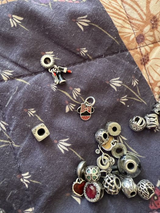 Елементи и гривна пандора.