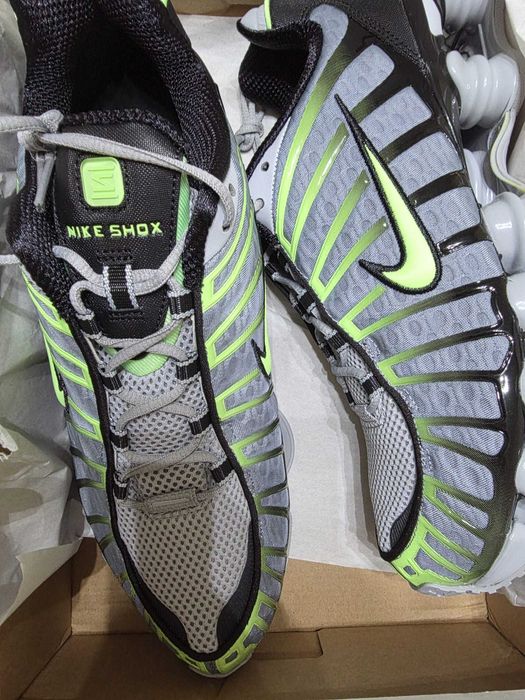 Vind adidasi nike noi