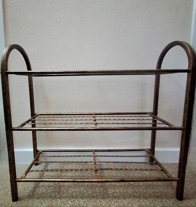 Металлическая полка для обуви