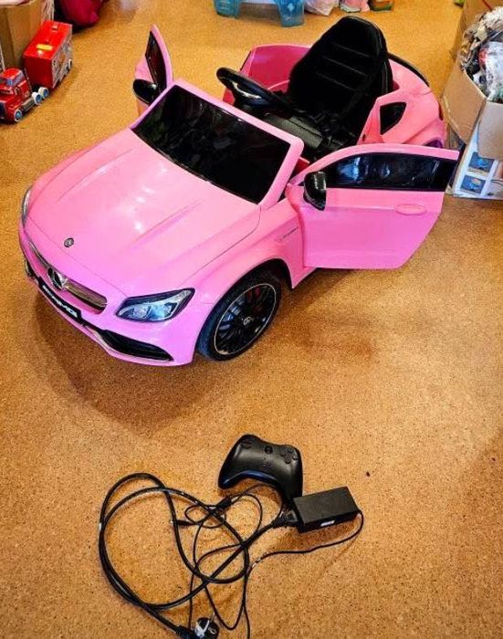 Mașinuța electrică cu telecomandă