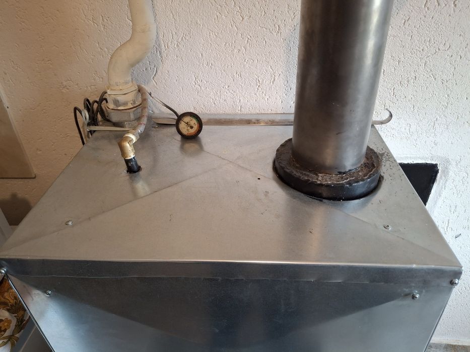 Vând cazan  pe lemne în stare foarte buna