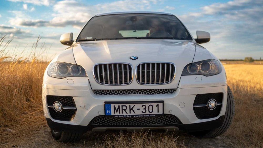 BMW X6 xDrive50i 4.4 V8 408 CP Istoric BMW documentat