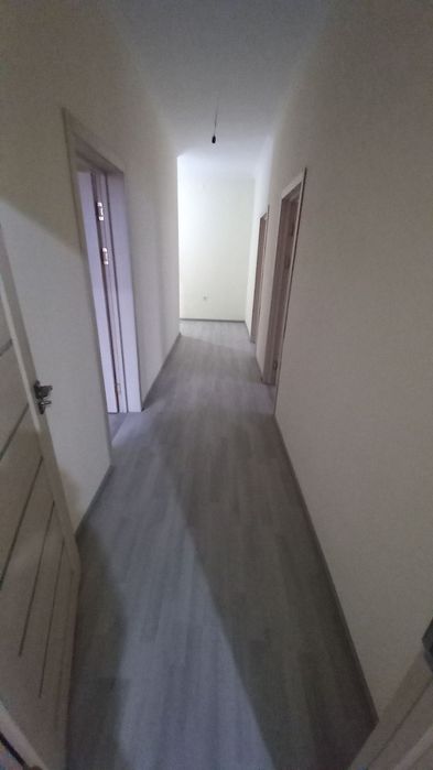 Motrid 2 etaj 3 xonali 72 kvadrat sotiladi
