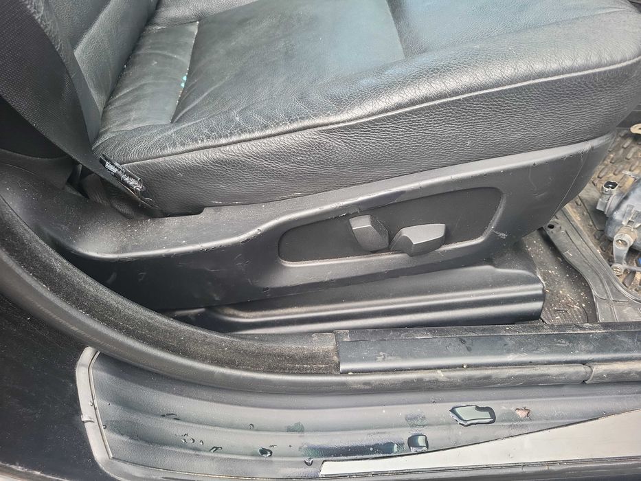 Dezmembrez bmw seria 5 e60 520 d 177 cp N47 cutie automata xenon volan stanga