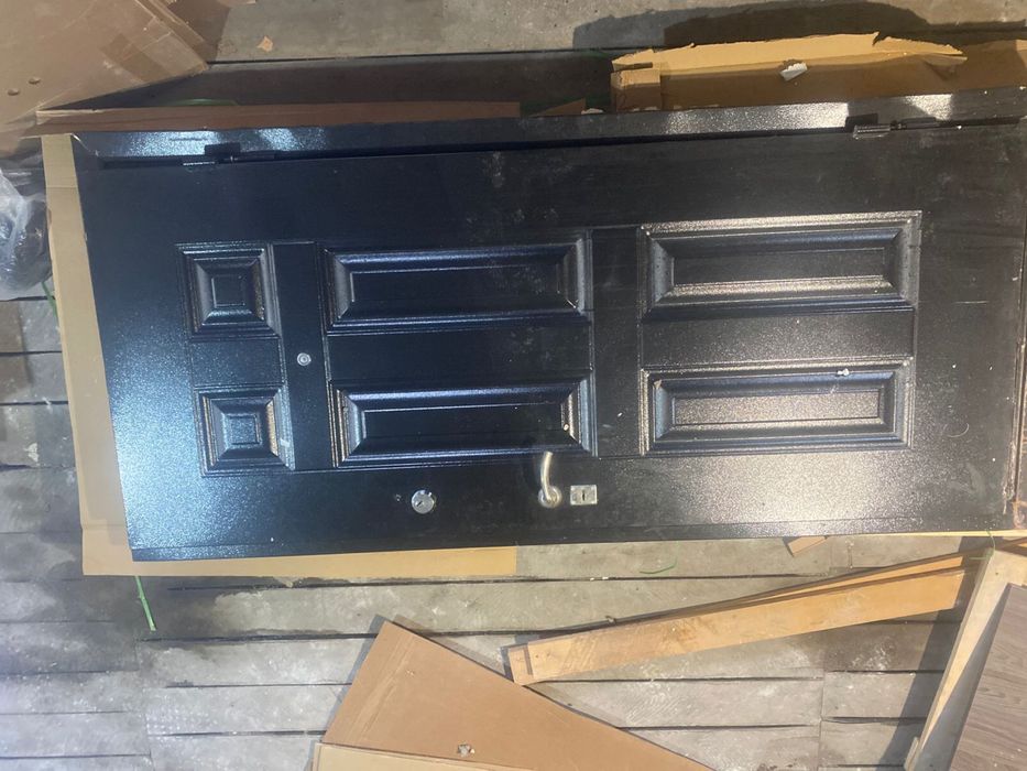 Продам входную дверь