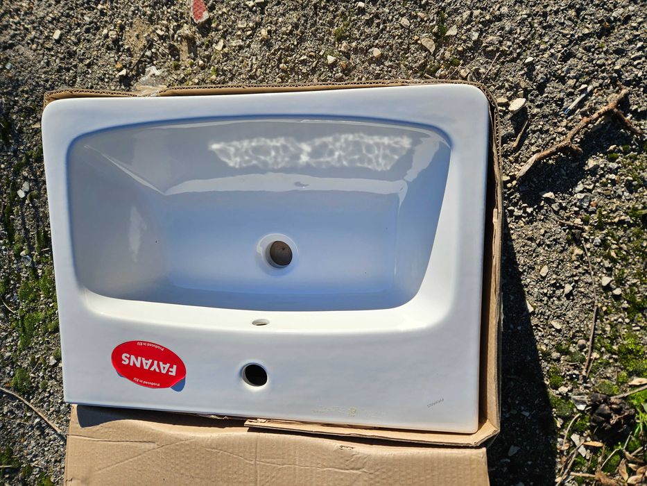 Продавам нова мивка за баня Фаянс, 60 х 44 см