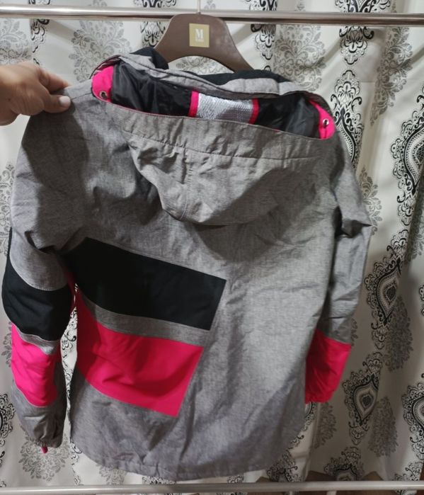 Фирменная куртка на весну