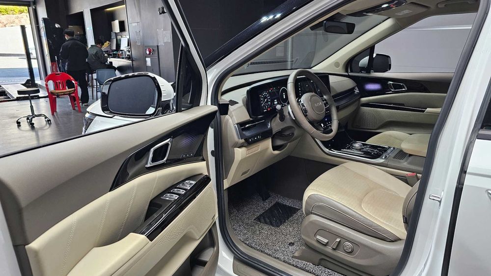 Kia Carnival Gasoline 7-Seater Hi-Limousine Signature