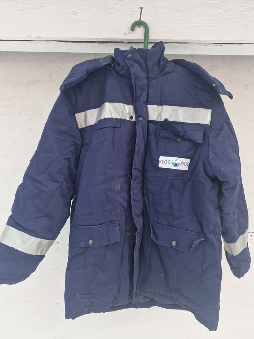 Комбинезоны зимний и бушлаты.а