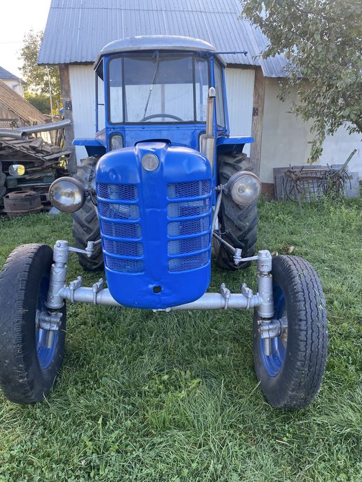 Vând tractor zetor