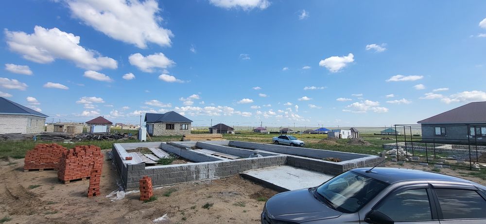 Продам не достроиный дом в Акшат3