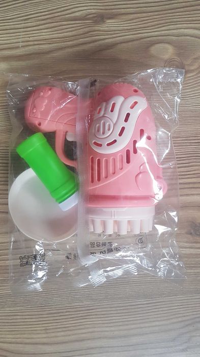 Pistol de facut baloane de sapun, cu 23 duze. Nou ambalat!