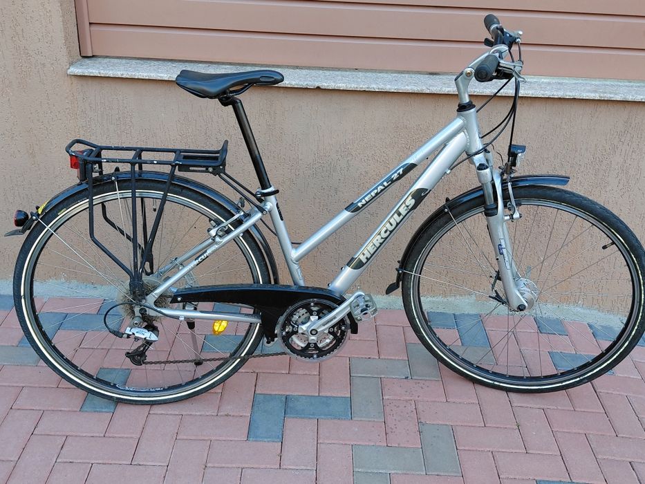 Vând bicicleta Trekking Dama-Barbat.