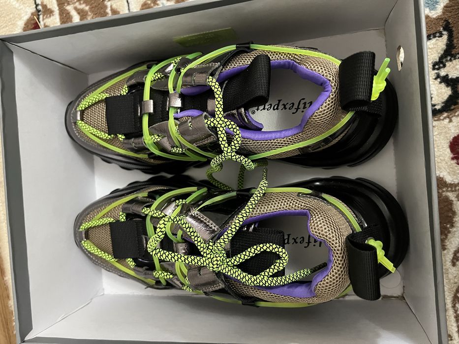 спортивный обувь