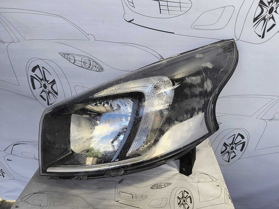 Far Stânga Halogen cu Lumini de Zi LED Opel Vivaro B / Renault Trafic 3 / Cod OEM 260607359R (4F2)