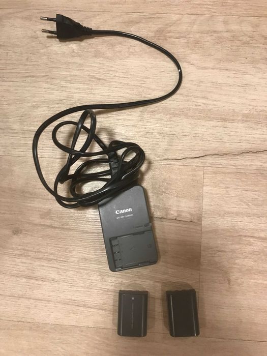 Canon 400D + obiectiv 18-55+2 baterii+cablu date+geanta