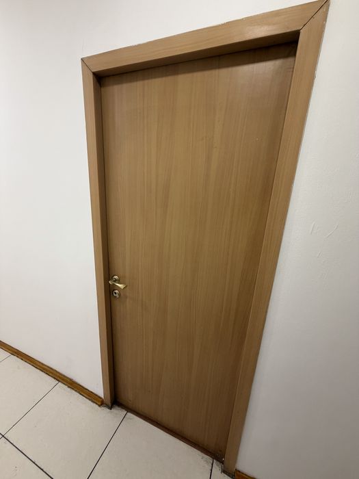 Продам б/у офисные межкомнатные двери!