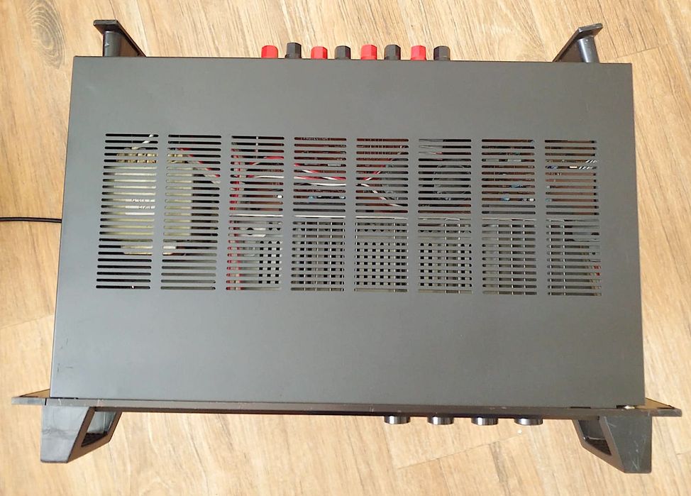 Yamaha P2040 power amplificator studio pentru monitoarele Yamaha NS-10m