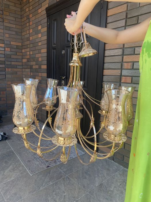 Продам новую красивую люстру