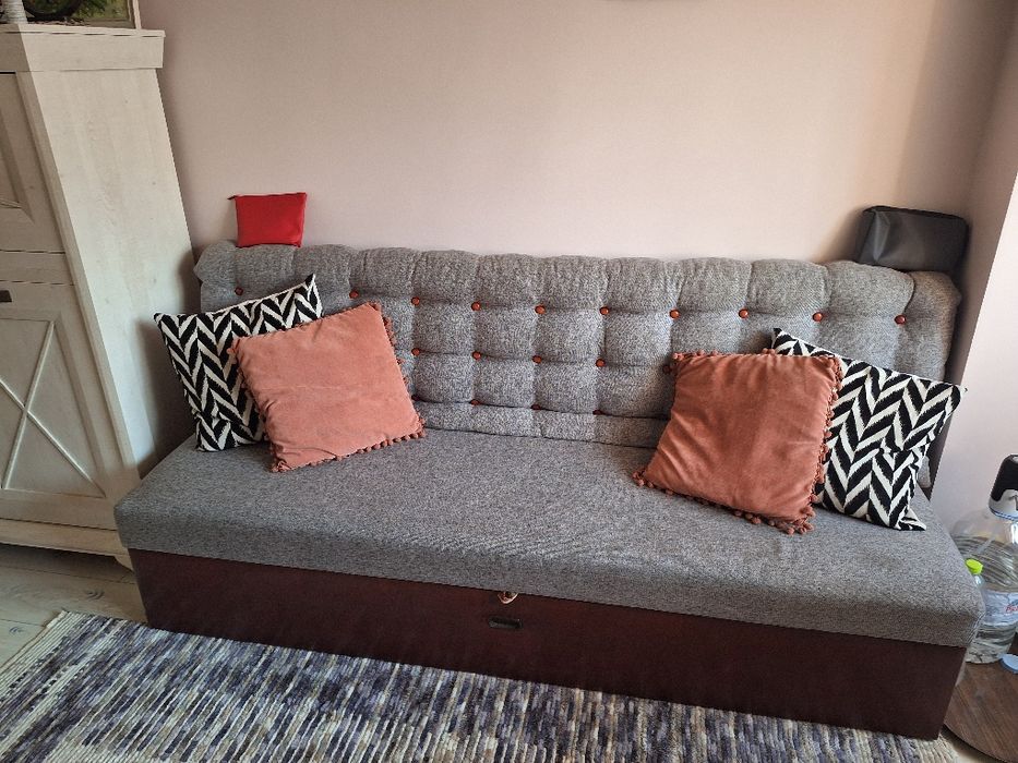 Продавам функционален диван