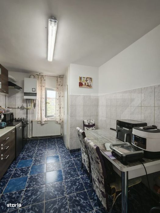 Apartament cu 4 camere, decomandat, 75 mp, zona Parcul Teilor