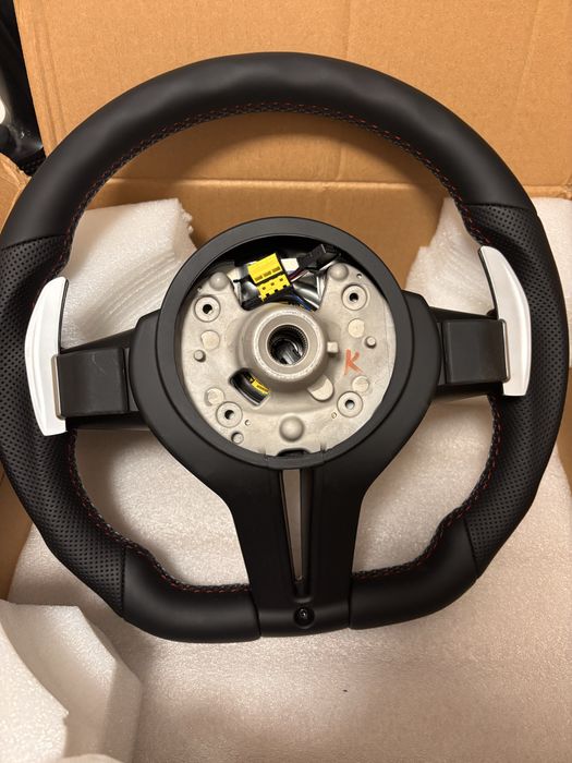 Volan BMW M tesit cu Padele  piele perforata