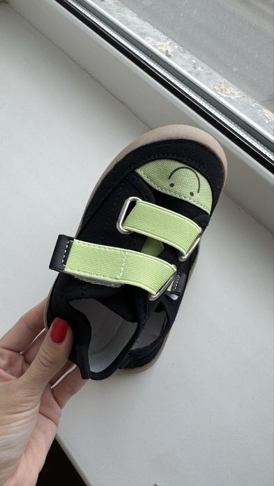 Продам детские новые кеды!