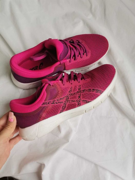 Маратонки асикс.