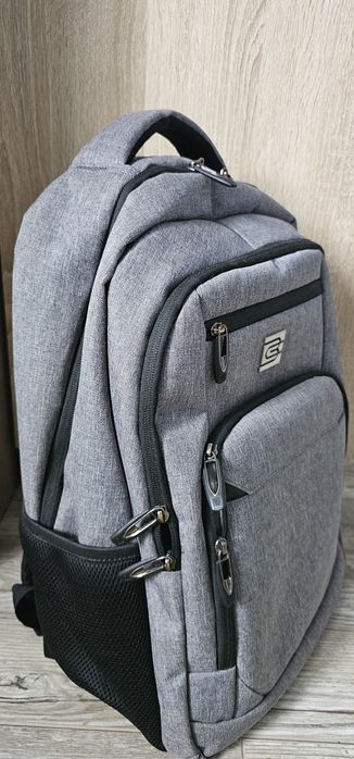 Школьный вместительный рюкзак