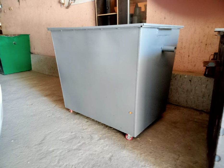 Мусорный бак контейнер