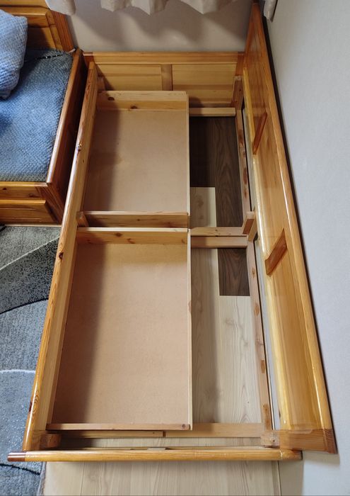 2бр. Дървени единични легла