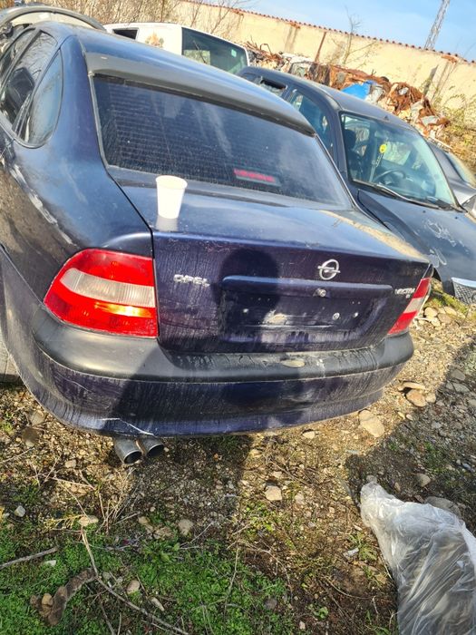 Опел Вектра 1.6 X16XEL на части