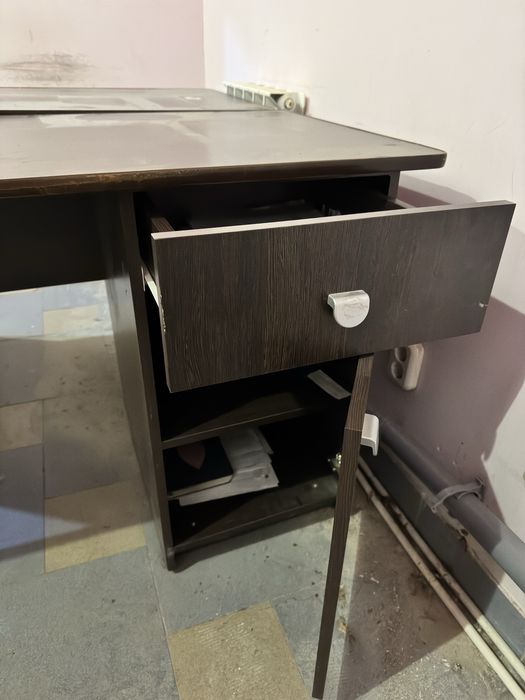 Письменный стол (2 шт.) в отличном состоянии