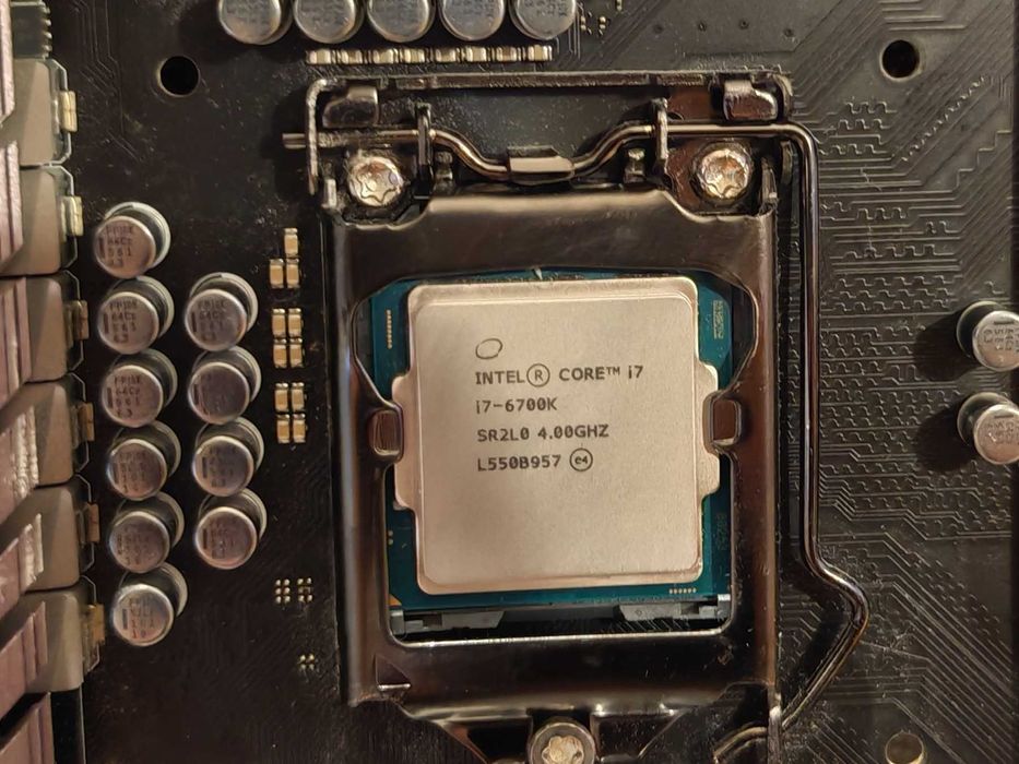 ASUS ROG Maximus VIII Hero + Intel Core i7-6700K, четириядрен (4/4.2GHz]