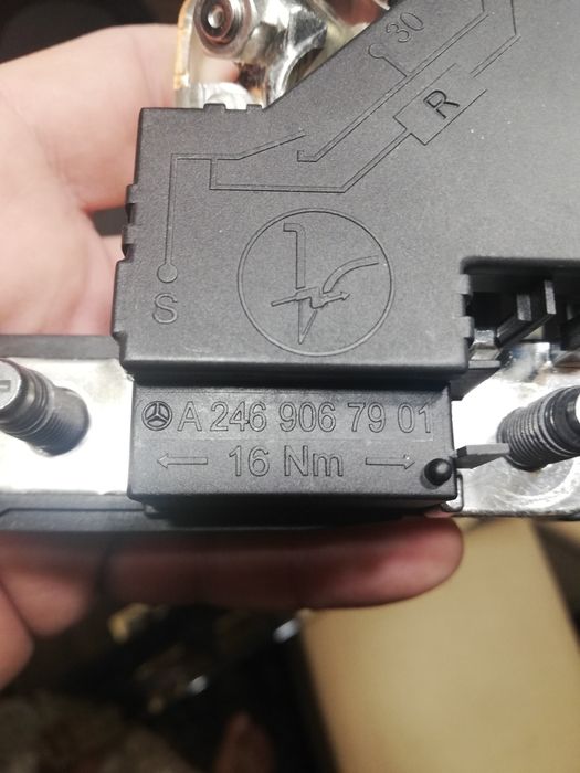 Продавам сензор за ток на батерията за Мерцедес W205