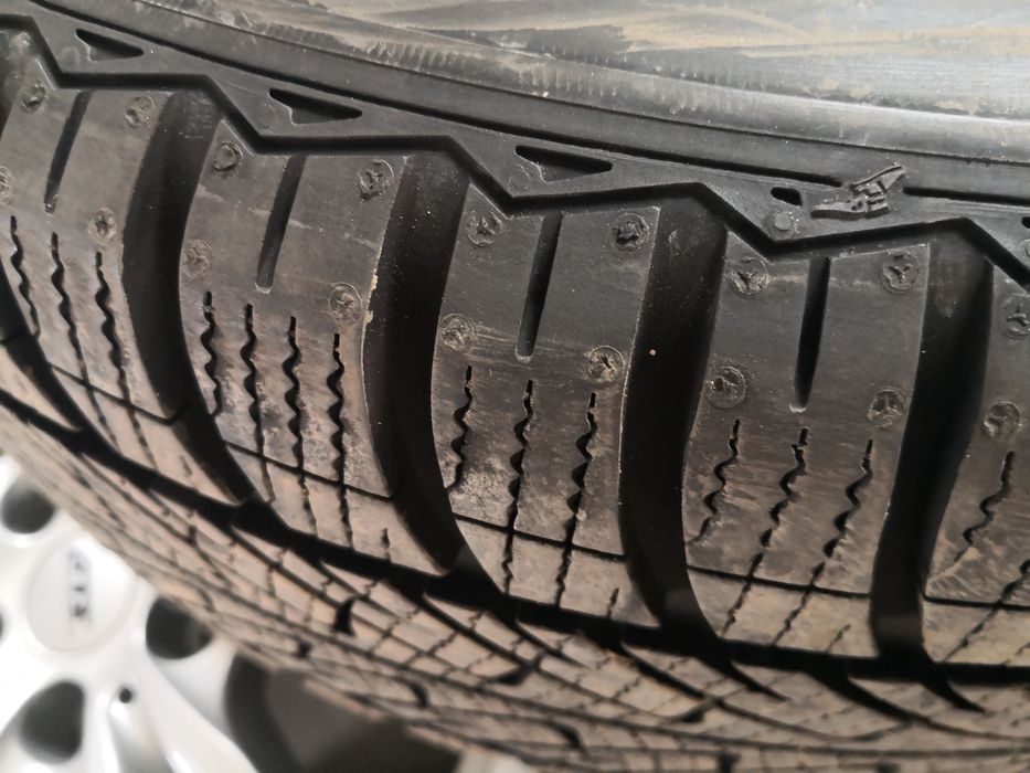 225 55 17 цола гуми като нови 2 броя Goodyear