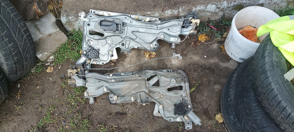 Dezmembrez renault laguna 1.9 dci 1999