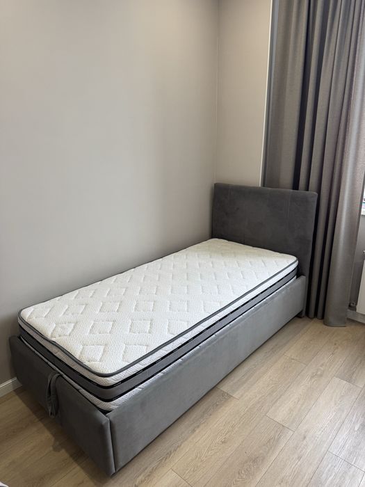 Продам кровать с матрасом