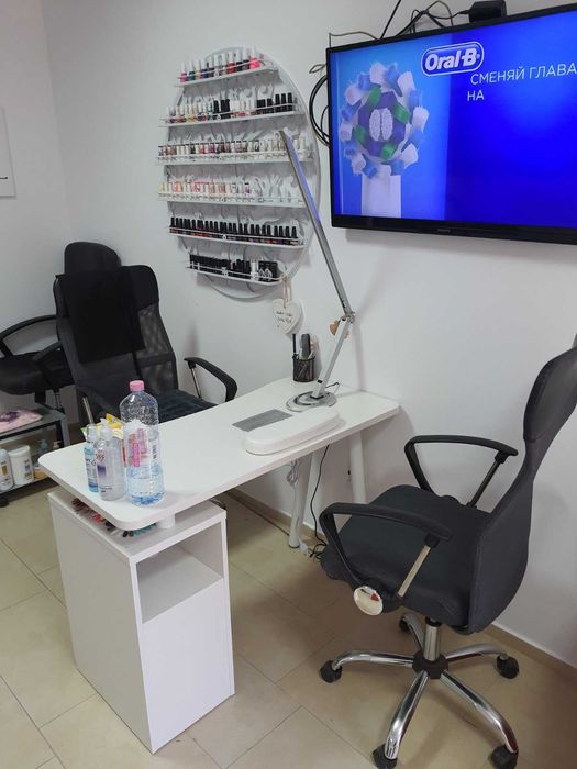 *Мострен изложител за лакове Сърце 60/80/95 см - бяла/черна