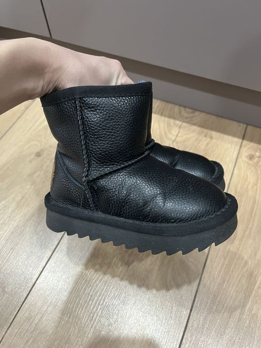 Продам детские угги