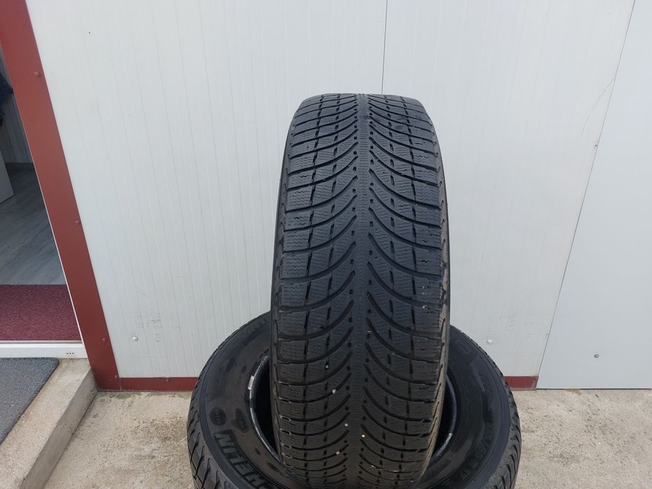 100 lei bucata! Set anvelope M+S/IARNA 235 60 17 Michelin