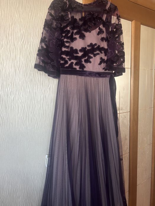 Продам платье размен 44-46