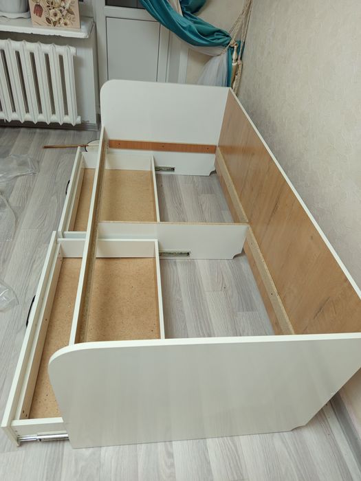 Детский кровать и тумба шкаф